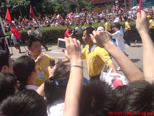 必一运动官网员工喜迎奥运圣火